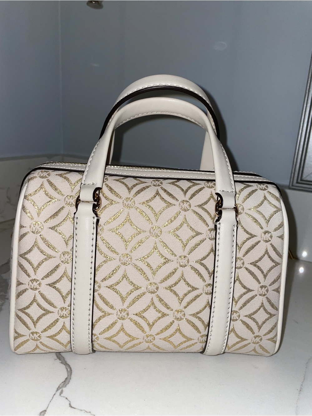 NEW Michael Kors White Gold Duffle Crossbody Bag NWT - Picture 2 of 5